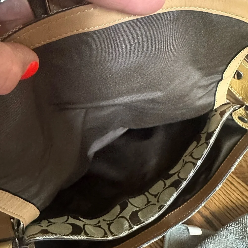 Coach Brown and Tan Signature SoHo Buckle Shoulder Bag y2k d1067-f15668 - Picture 4 of 16